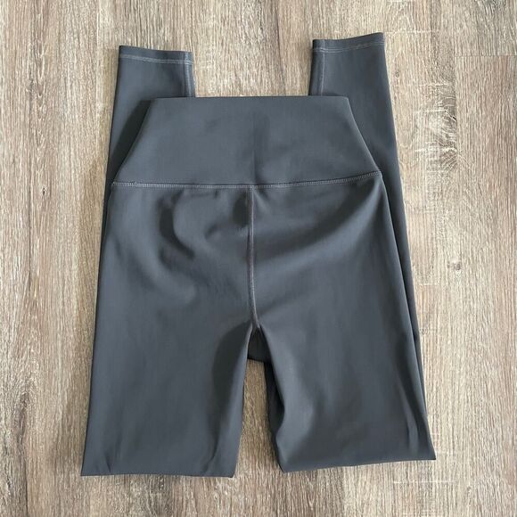 ALO Yoga Women's 7/8 High-Waist Ripped Warrior Legging Grey - Size: Small - Picture 6 of 8